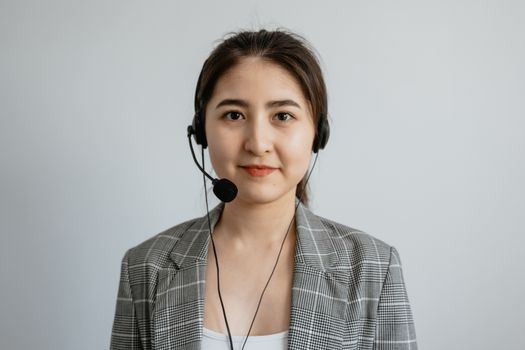Alenka Brumen, Stranke in naročila
